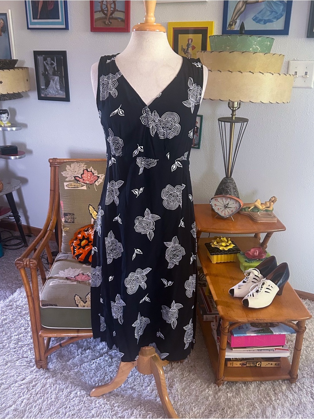 Vintage 1940s  Style Dress | Floral | Black White | M L | Rayon | 40s 80s